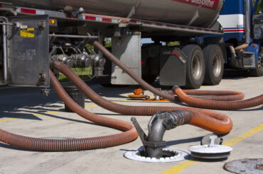 Why Wholesale Fuel Delivery Companies Choose Hanna Rubber for Petroleum Transfer Hoses